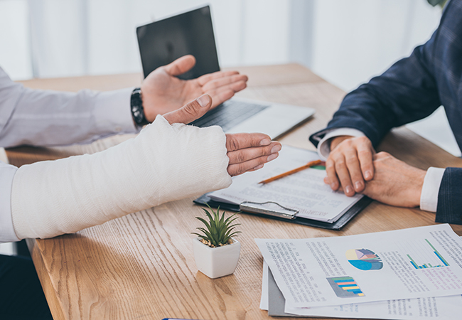 Indemnización por accidente de trabajo e incapacidad, cuál es la diferencia_ - PEOPayGo